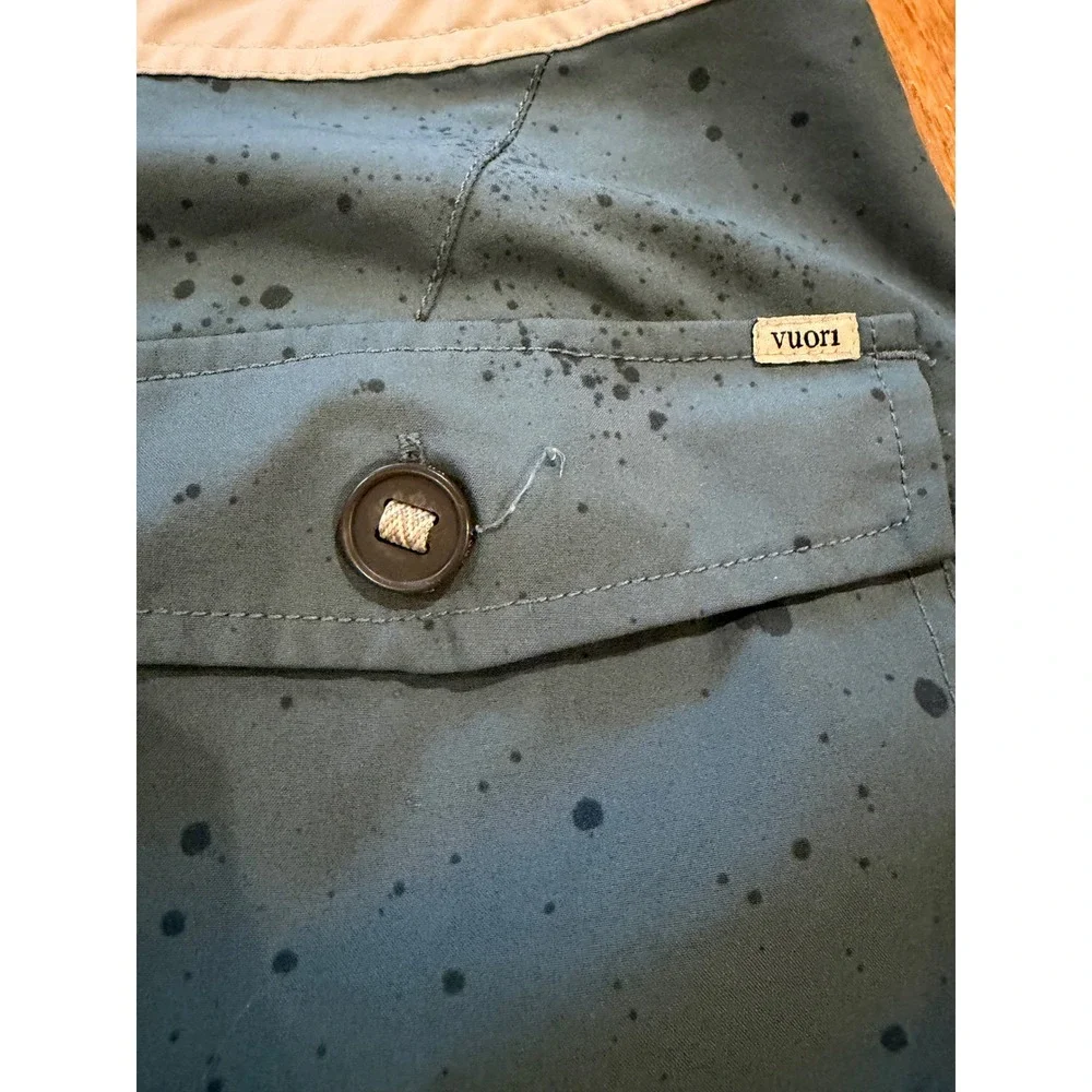 Vuori Cruise Boardshorts Mens 36 Blue Splatter Print Stretch Swim Trunks Scallop